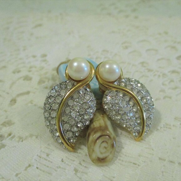 Vintage Gold, Pearl and Rhinestone Leaf Clip On Earrings - Picture 1 of 3